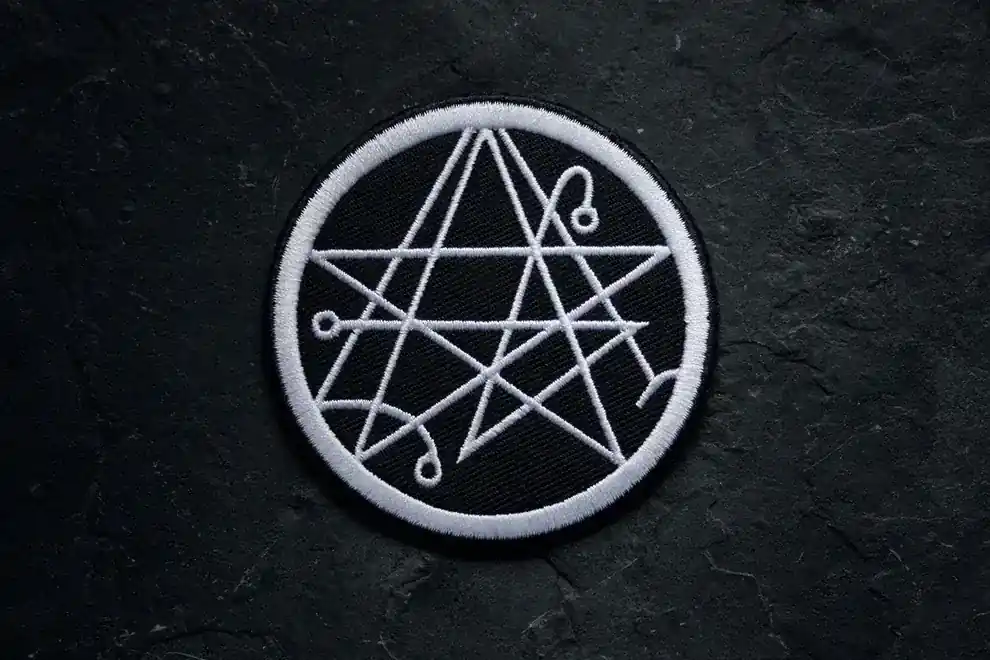Lågt pris | Patch - Necronomicon Gate (White Lines)